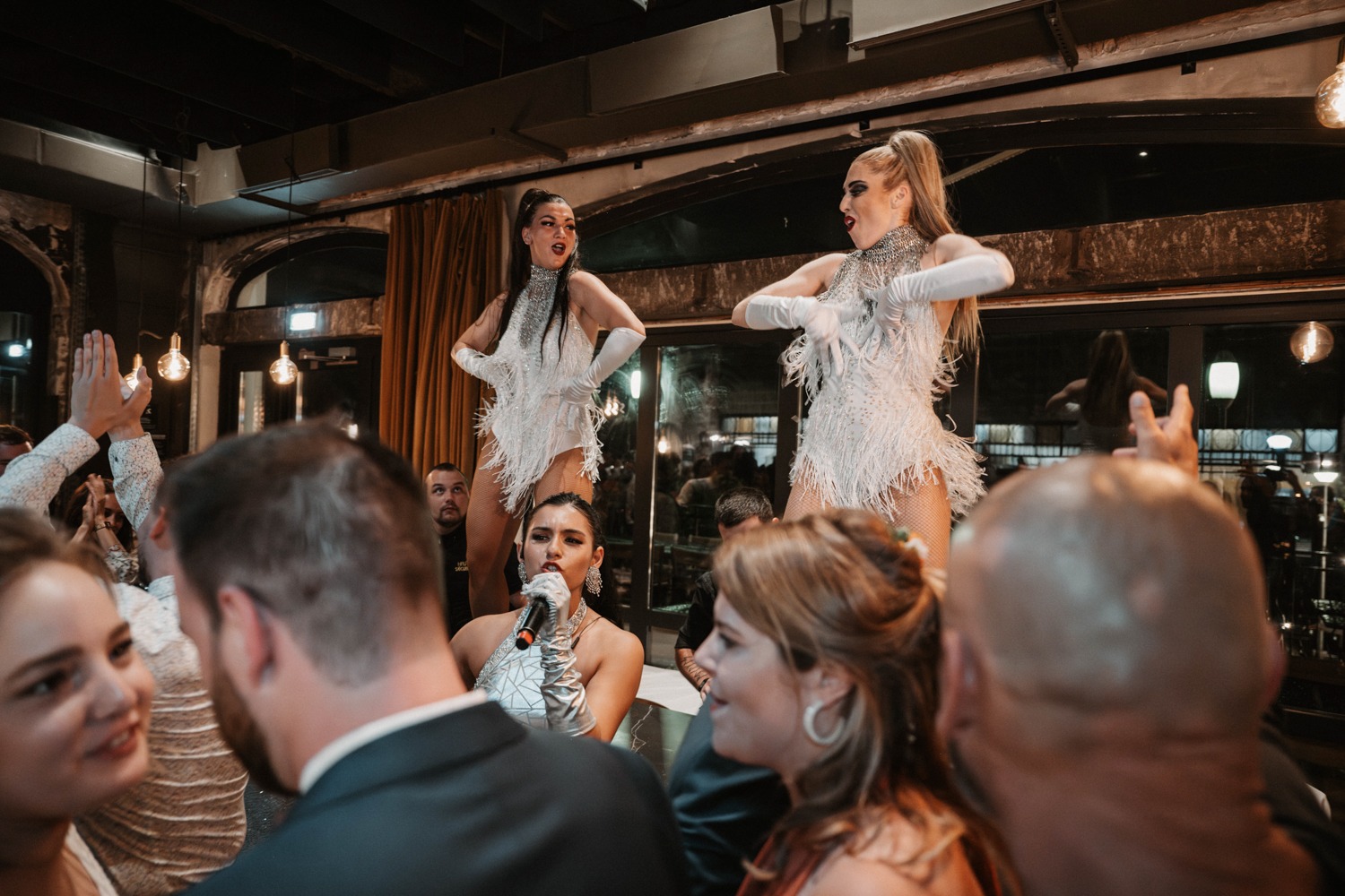Mariage folie douce chamonix studio semit - les danseuses en action